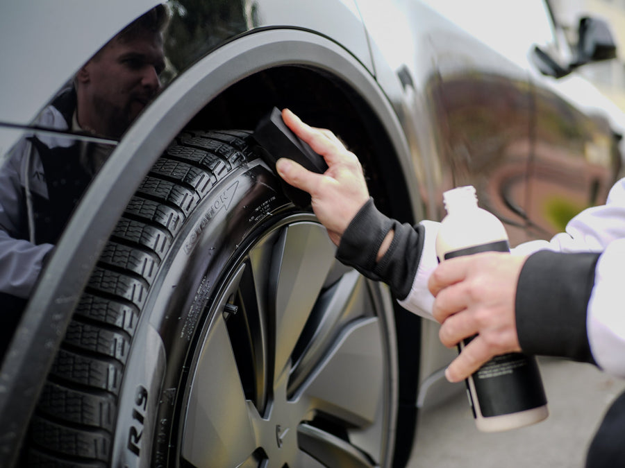 7WASH Tire Dressing Extra Shiny 500 ml – Reifenglanz für tiefschwarze Reifen