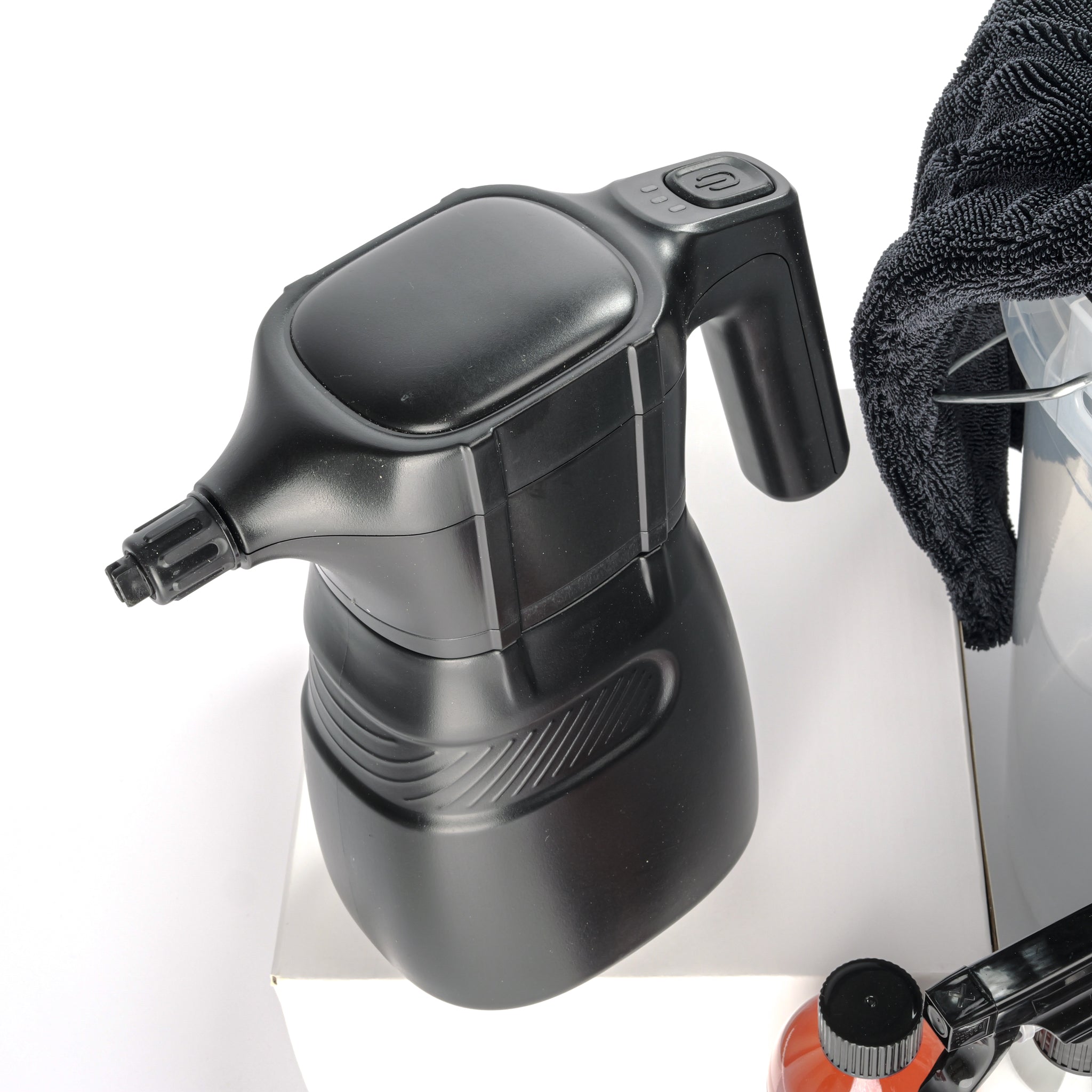 7WASH complete car care kit with foam sprayer, microfiber drying towels, wash bucket with grit guard, car wash shampoo, tire dressing, and premium vehicle detailing products for cleaning cars and motorcycles