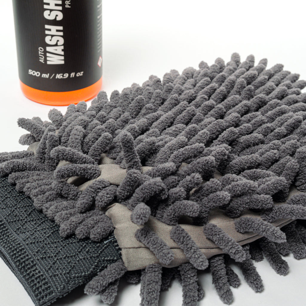 7WASH Shampoo Plus Set with 500 ml car shampoo and grey microfiber wash mitt for gentle car washing, deep paint cleaning, and professional car detailing