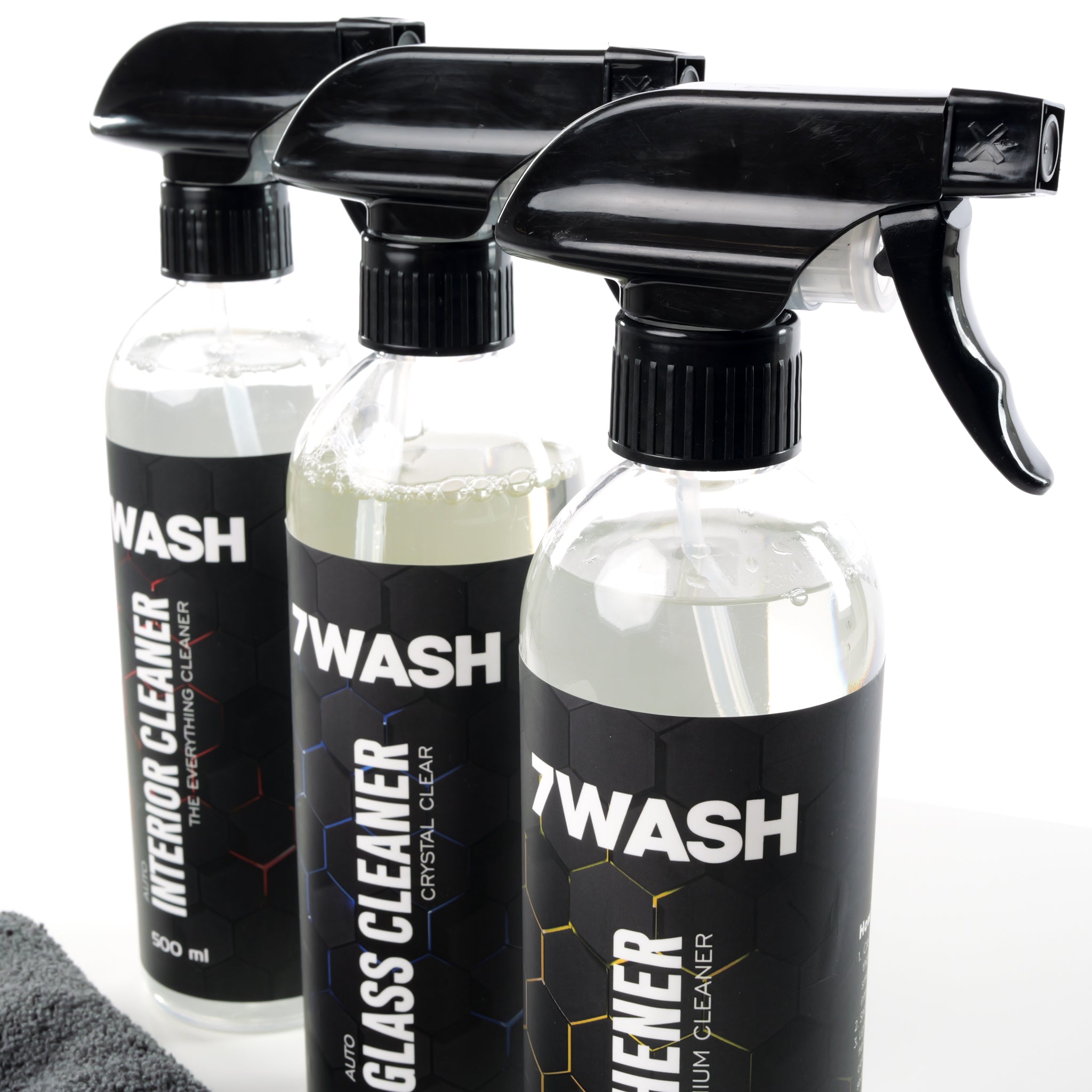 7WASH Innenraum Reinigungsset mit Interior Cleaner, Glasreiniger, Air Freshener und grauem Mikrofasertuch 40x40 cm